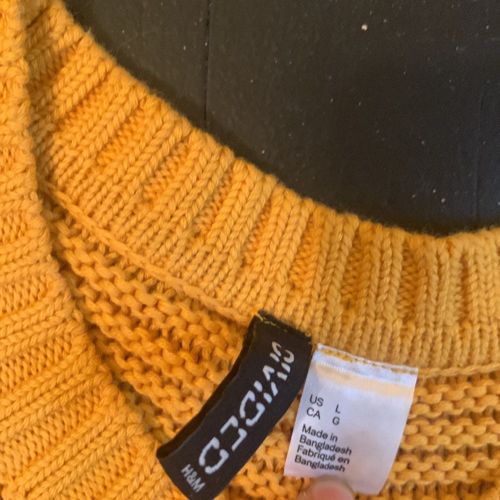 H&M sweater - Picture 2 of 2